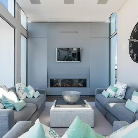 Villa Sleeps 10 Pool Air Con T480243