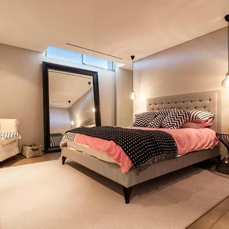 Villa Sleeps 10 Pool Air Con T480243