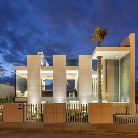 Villa Sleeps 10 Pool Air Con T480243