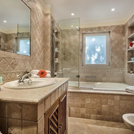 Sleeps 10 Pool Air Con T480243
