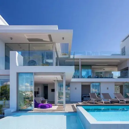 Villa Sleeps 10 Pool Air Con T480243